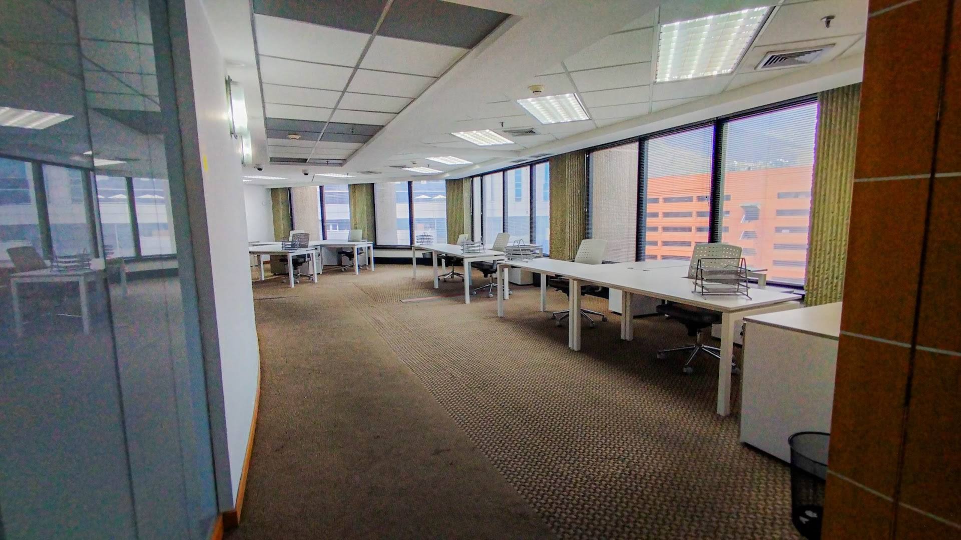 Piso corporativo PIVCA remodelado por Javar Obras en la Torre BNC